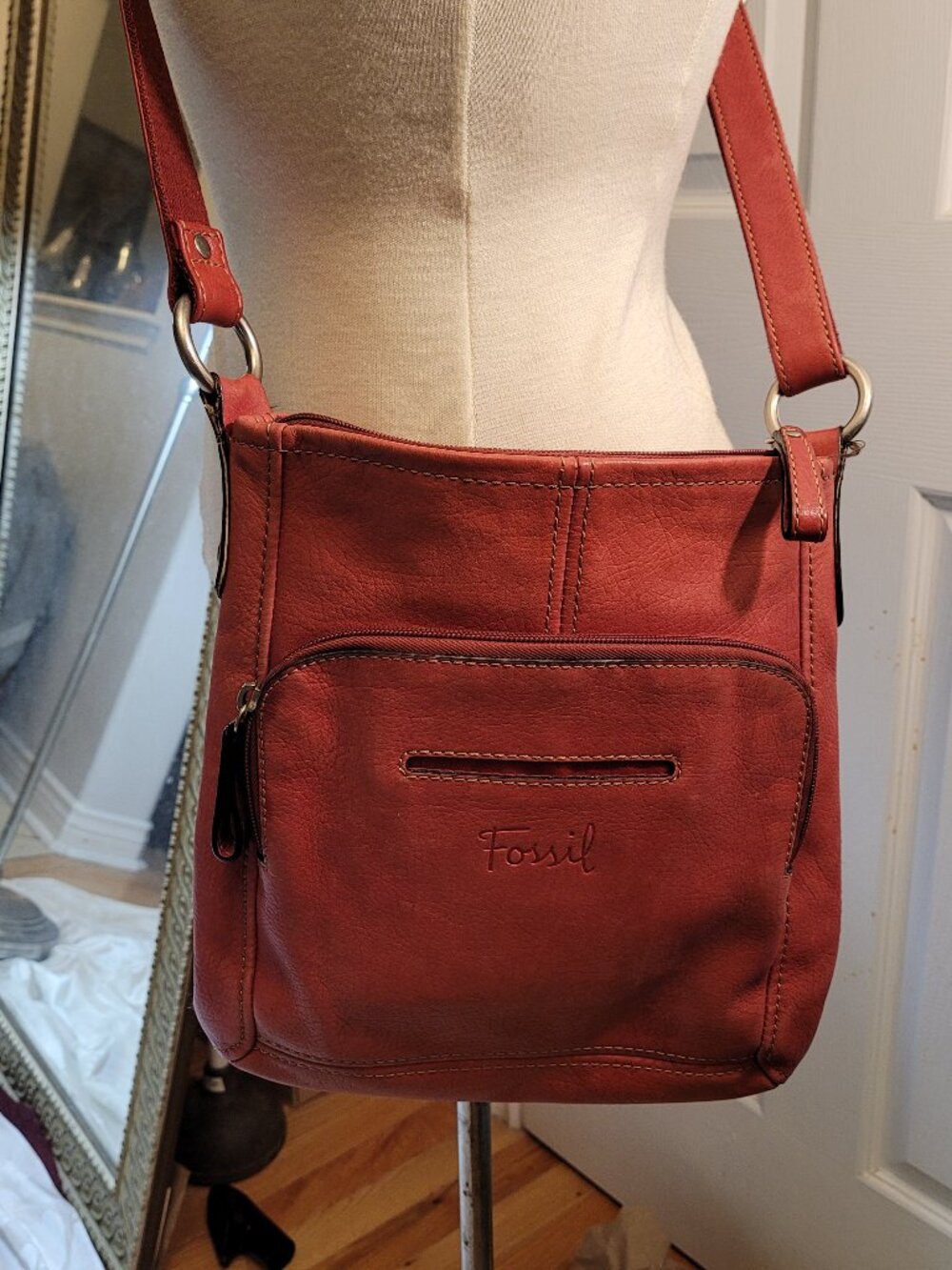 🌹NWOT🌹Fossil Leather Cross=body/Shoulder Strap Leather Bag